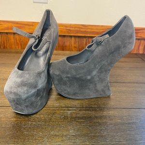 Show stoppers! Heel less high heels!!